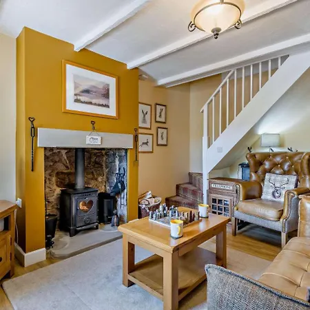 2 Bed In Oc-s32232 Rowrah